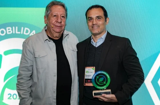 Renault recebe dois troféus no Prêmio Mobilidade Limpa 2025